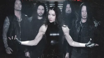 Arch Enemy présente sa nouvelle chanteuse et son nouveau single "To...