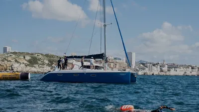 Ce couple traverse l'Atlantique à la nage pour sensibiliser à la...