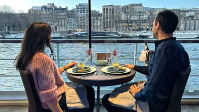 Bateaux Parisiens : avec le menu St-Valentin, faites flotter un air...