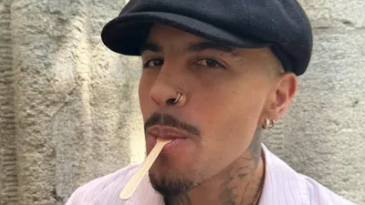 "Besito en el frente" le nouveau clip original de Rauw Alejandro.