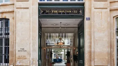 Un chalet éphémère avec raclette et DJ débarque à Paris.