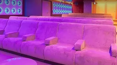 Un cinéma vintage a rouvert ses portes près des Champs Elysées.