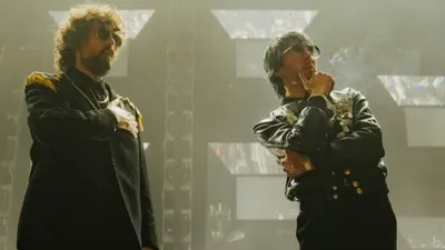 Justice couronne sa tournée par une Victoire de la Musique