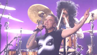 Revivez l’hommage de Robbie Williams à Ozzy Osbourne sur la scène...