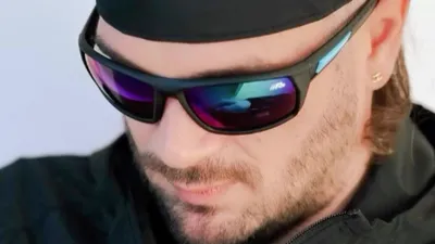 JuL lance un concours express pour la cover de son prochain album...