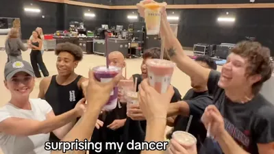 Katy Perry gâte ses danseurs avec une belle surprise