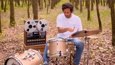 Vianney dévoile le clip de "D'or et d'étain", enregistré en forêt