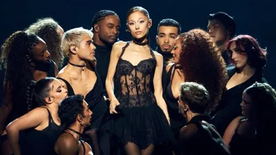 Ariana Grande achève sa tournée et disparaît des radars