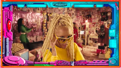 Candice fait un saut dans les années 2000 pour son nouveau clip