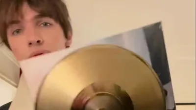 Pierre de Maere cache deux vinyles d’or dans son nouvel album