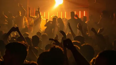 Le club londonien FABRIC  revient à Paris 