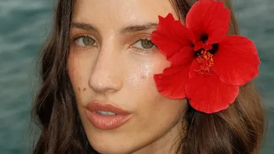 Aria Vega fait vibrer Latina avec « Compa Coleto »