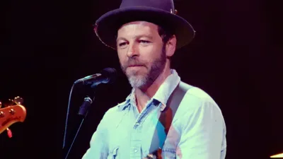 Christophe Maé dévoile son single "La lune" dédié à sa maman