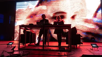 Algorave, des soirées électro à base de code informatique.