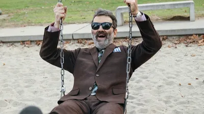 Eels annonce un nouvel album et dévoile l’inédit "Cap In Hand" 