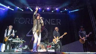 Foreigner suscite la polémique avec le retour d’une chanson jugée...