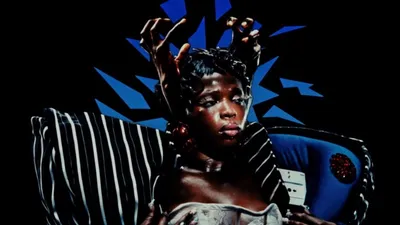 Théodora dévoile « Des Mythos » un nouveau titre à fleur de peau