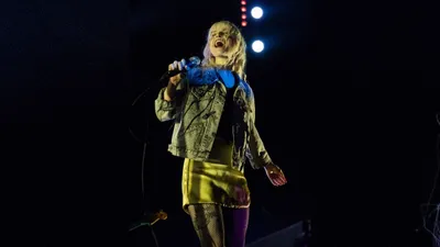 Hayley Williams dévoile "Friends or Lovers" un titre très personnel