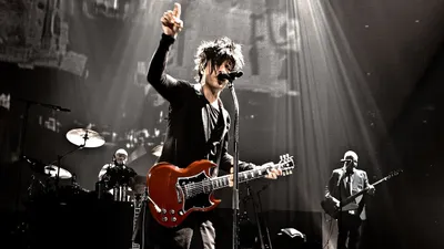 Indochine présente son nouveau bassiste après le départ de Marc Eliard