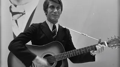 Guitares et guitaristes de légende : la Framus acoustique 1965 de...