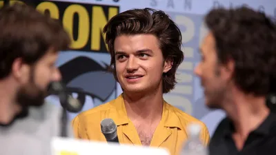 Cette star de "Stranger Things" est numéro un mondial avec son...