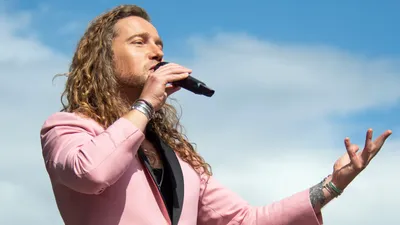 Julien Doré critique sans détour l’ego de certains artistes