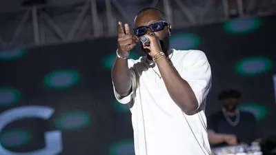 Gims : son concert brutalement stoppé au Prix d’Amérique