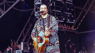 Noah Kahan adresse deux demandes insolites à ses fans