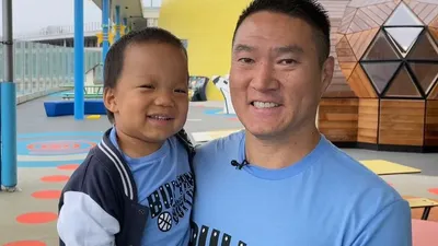 Oliver, 3 ans, premier enfant au monde dont le syndrome de Hunter a...