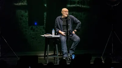 "Peut-être que la vie me revient" : Phil Collins brise enfin le...