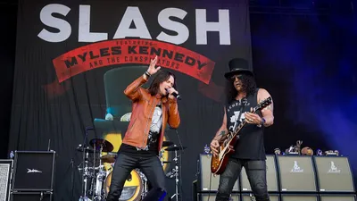 Slash feat. Myles Kennedy & The Conspirators au Festival de Nîmes...