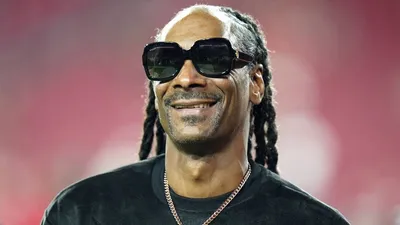 Snoop Dogg apprend le français… avec sa petite-fille (vidéo)