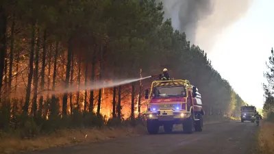 Gironde : un violent incendie ravage le Médoc, des centaines...
