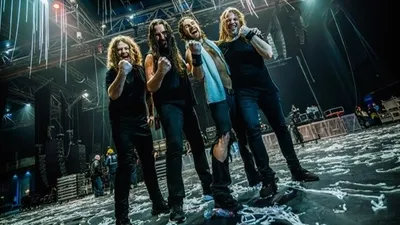 Airbourne fait chauffer l’été avec un nouvel album, un single et...
