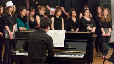 Les cours de musique boosteraient le cerveau des enfants, selon une...