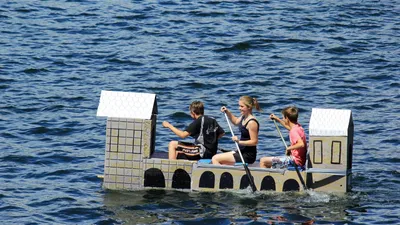 Une course de baignoires sur le Canal de l'Ourcq