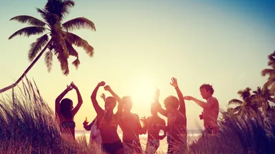Ibiza vs Mykonos : où faire la fête cet été ?