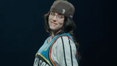 Billie Eilish révèle le trailer de son film de tournée, "Hit Me...