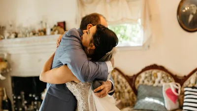 Les câlins, un remède naturel pour notre santé mentale