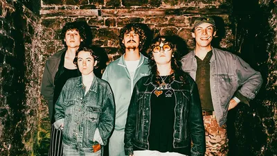 Fat Dog annonce son deuxième album avec un single éponyme