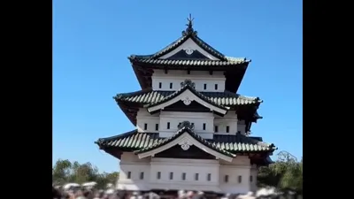 Japon : 4000 personnes déplacent à bout de bras un château ! 