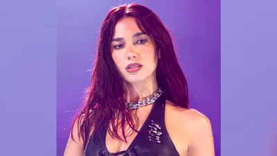 Dua Lipa attaque Samsung et réclame 15 millions