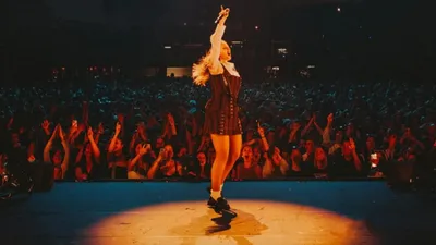 Helena surprend ses fans en partageant un remix inédit par AirDrop
