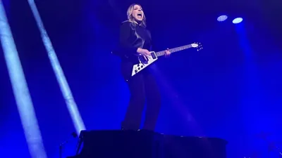 Santa signe la nouvelle chanson des Enfoirés