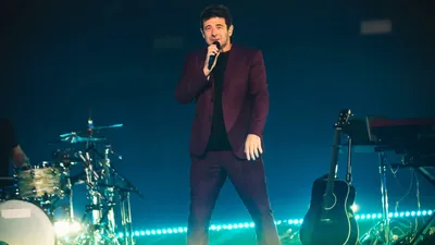 Patrick Bruel célèbre les 35 ans d'"Alors regarde" avec une tournée...