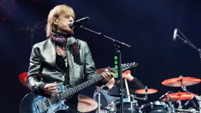 Jean-Louis Aubert : le concert de ses 50 ans de carrière diffusé à...