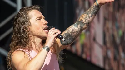 Julien Doré sa tournée américaine annulée révèle les obstacles pour...