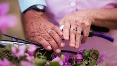 Se marier tard : un engagement qui pourrait vraiment améliorer la...