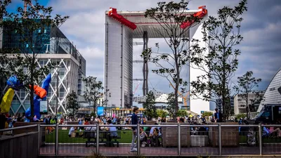 On fête Pâques à La Défense