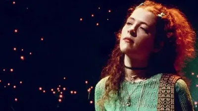 Melissa Auf der Maur ressort ses démos grunge sur un nouvel album